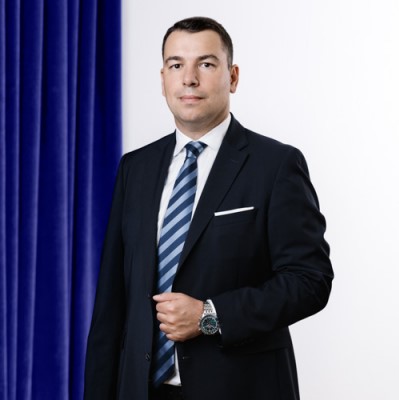 Dr. Karim Weber